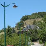 Vhm Eclairage - Saint-Quentin-Sur-Isère - Ensemble mât contemporain Féroé, bouquet Vénus, luminaire Tornade