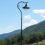 Vhm Eclairage - Belmont-Luthezieu - Ensemble mât contemporain Féroé, crosse Léo, luminaire contemporain Tornade